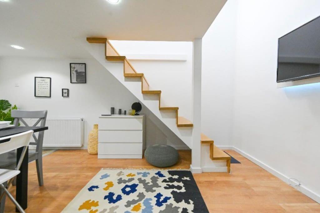 2 Bedroom Flat In Damjanich Str., Hirsch Budapest Bagian luar foto