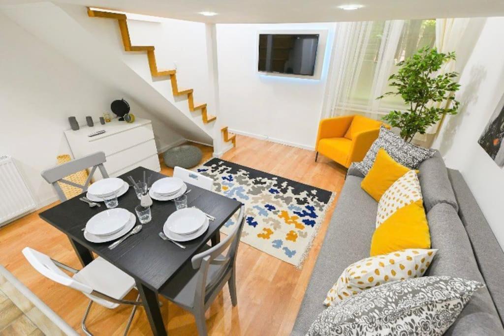2 Bedroom Flat In Damjanich Str., Hirsch Budapest Bagian luar foto