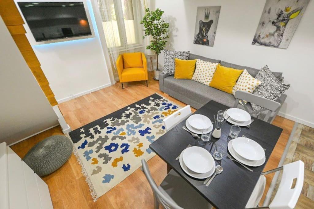 2 Bedroom Flat In Damjanich Str., Hirsch Budapest Bagian luar foto