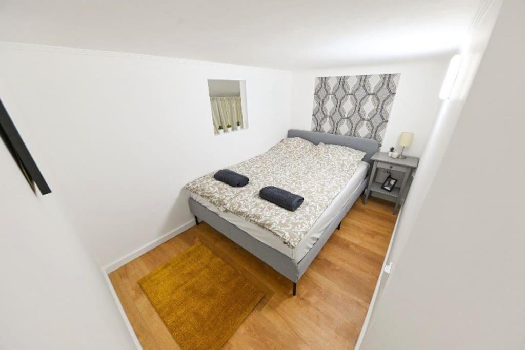 2 Bedroom Flat In Damjanich Str., Hirsch Budapest Bagian luar foto