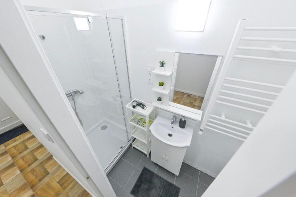 2 Bedroom Flat In Damjanich Str., Hirsch Budapest Bagian luar foto