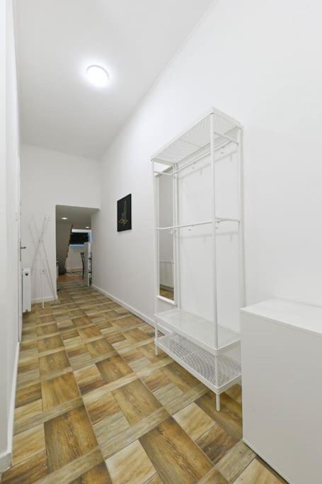 2 Bedroom Flat In Damjanich Str., Hirsch Budapest Bagian luar foto